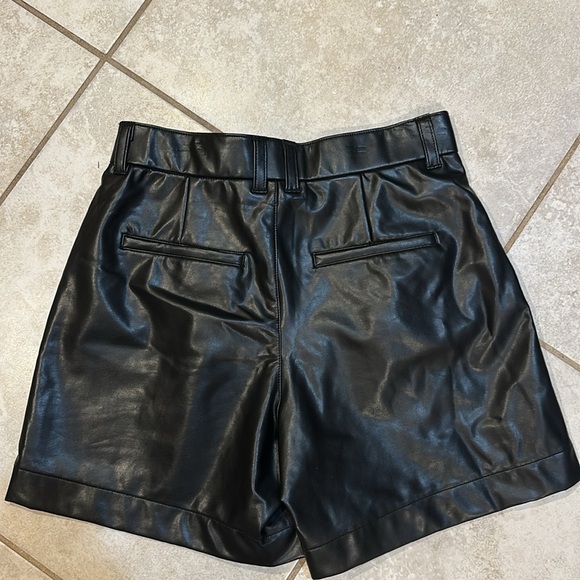 Abercrombie & Fitch Black Faux Leather High Waisted Shorts M Pleated - Picture 7 of 7